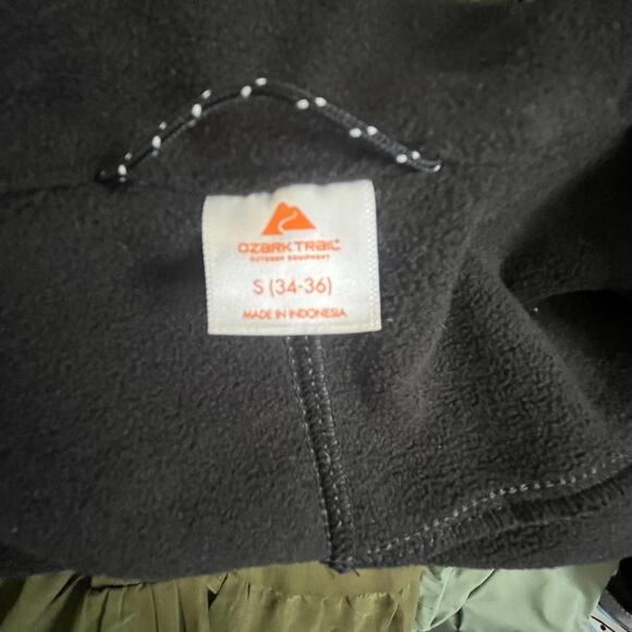 Ozark Trail Softshell Jacket Mens Small Gray Windbreaker Zip Front Fleece Lined - Picture 5 of 14